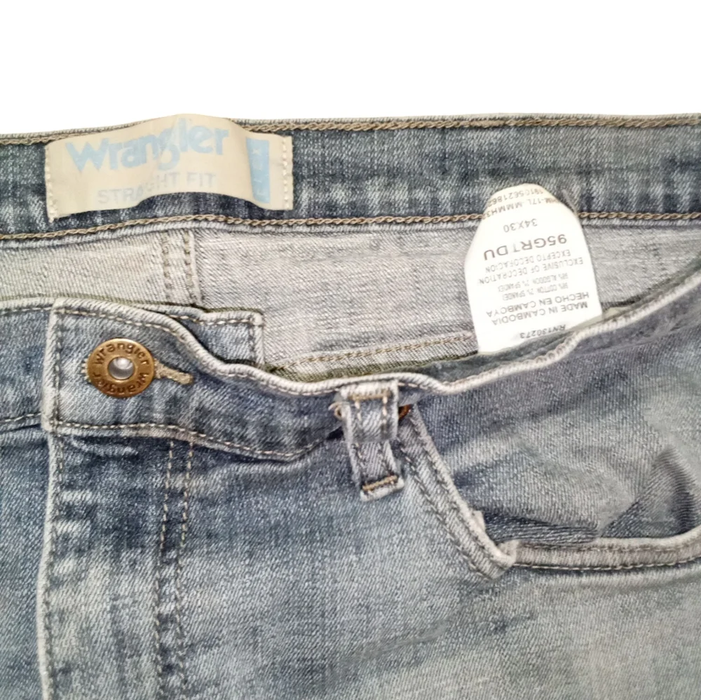 Wrangler straight fit flex mens 34/30 faded blue jeans